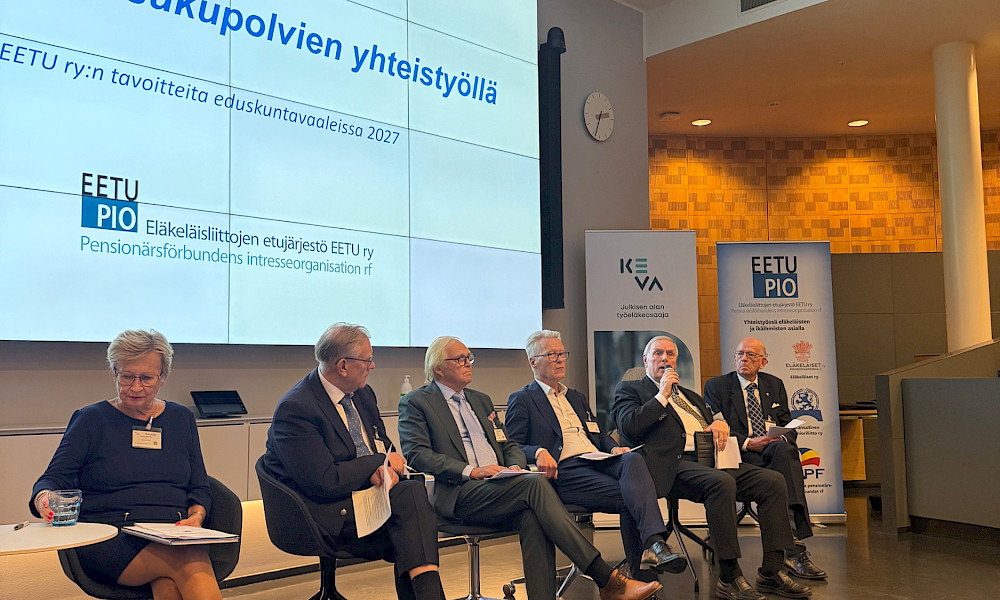 EETUn jäsenjärjestön puheenjohtajat/edustajat paneelissa