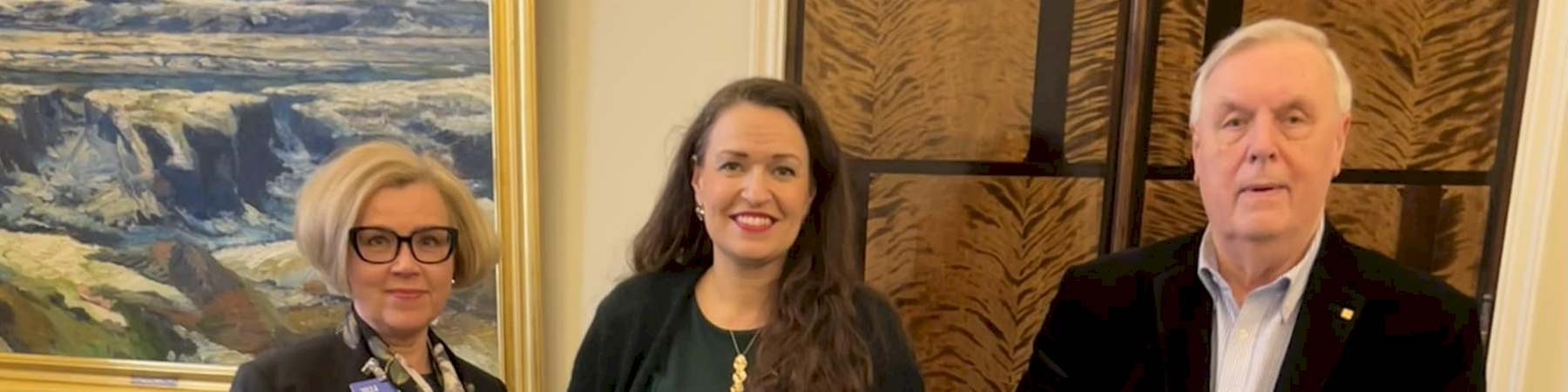 Vaikuttamassa eduskunnassa: Tapaaminen kunta- ja alueministeri Anna-Kaisa Ikosen kanssa