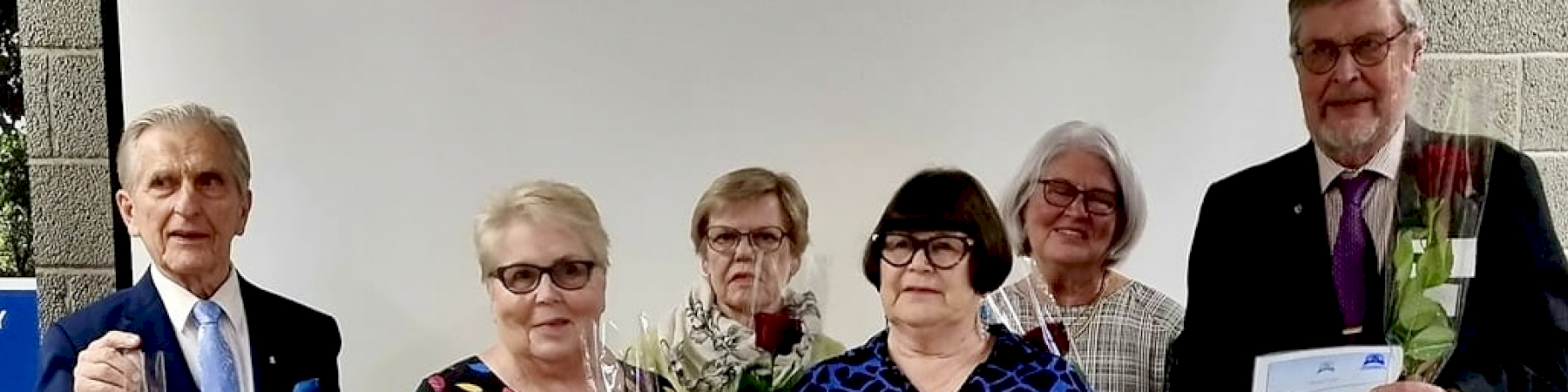 Turun kansalliset seniorit ry:n syyskokous jakoi ansiomerkkejä