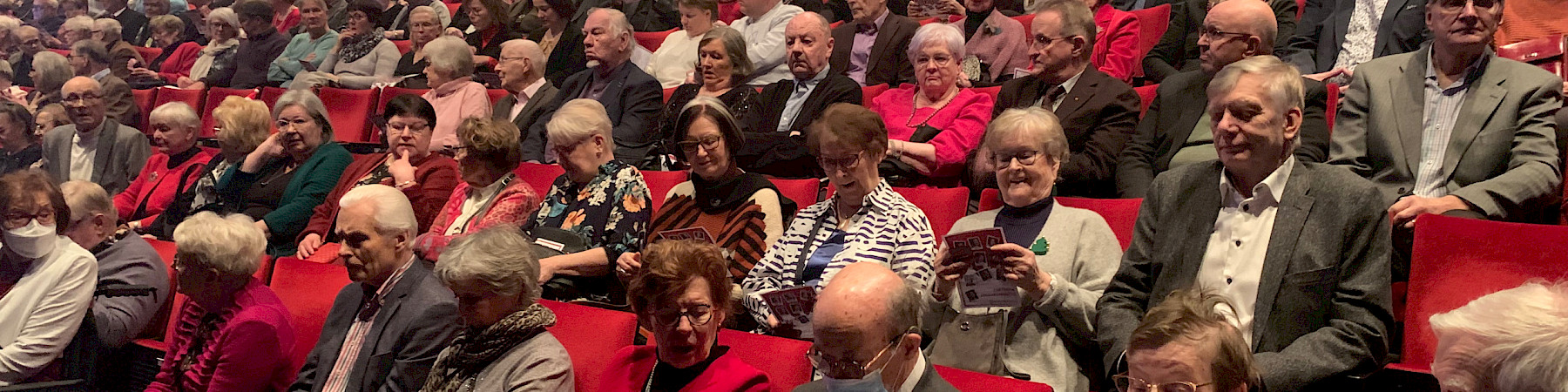 Lahja lapsille ja nuorille - joulumieltä senioreille