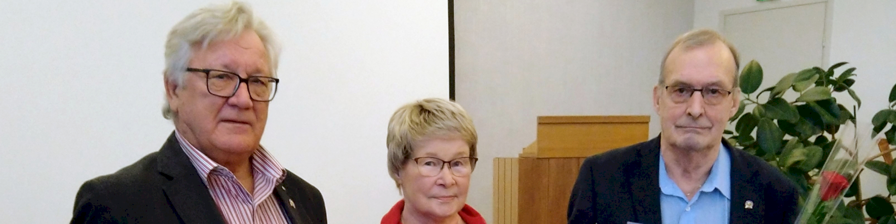 Länsi-Helsingin senioreissa jaettiin ansiomerkkejä