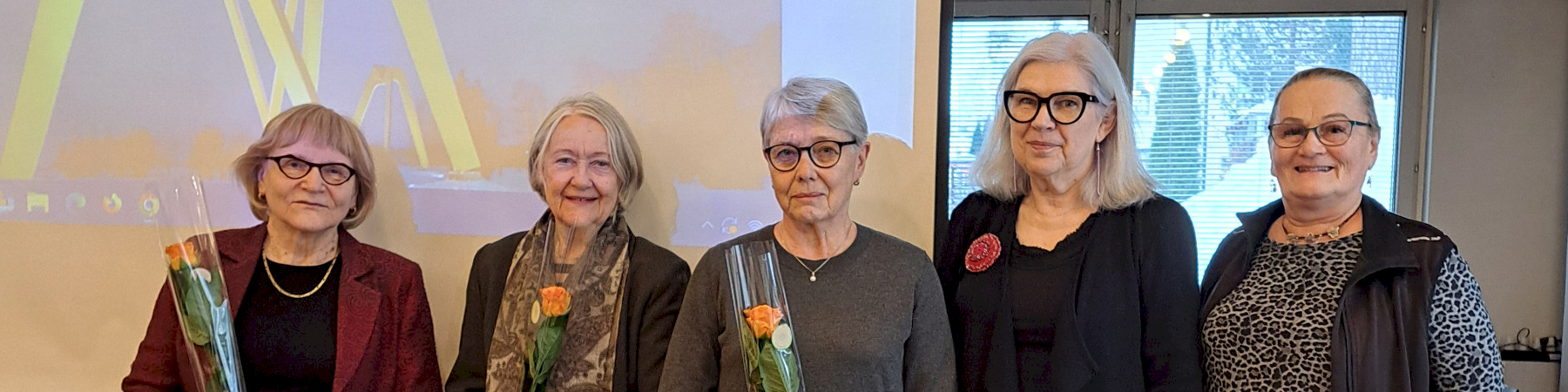 JÄRVENPÄÄN KANSALLISET SENIORIT PALKITSIVAT JÄSENIÄÄN