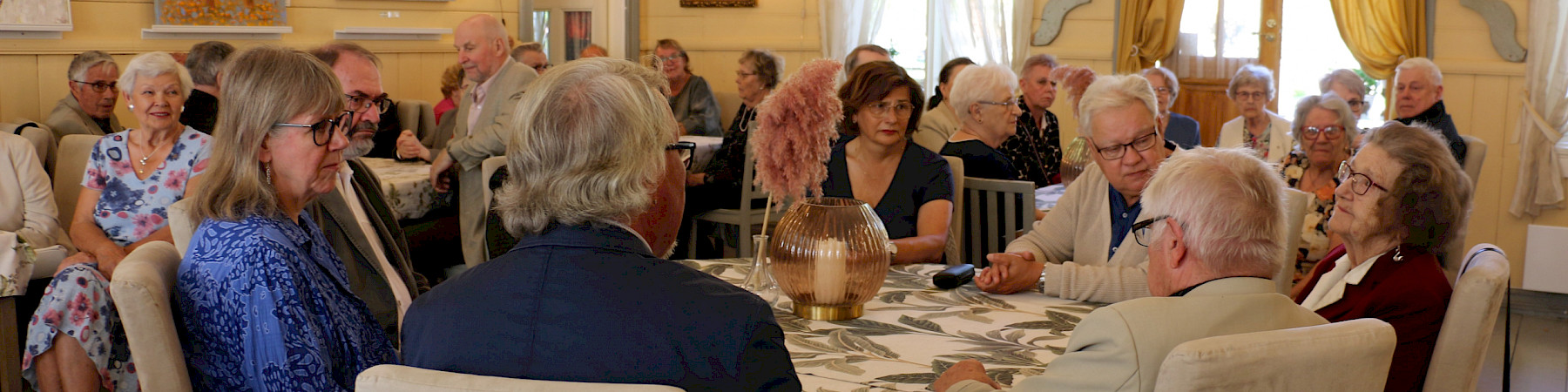 "Tasavuosien" juhlinta Loviisan senioreiden kuukausitilaisuudessa